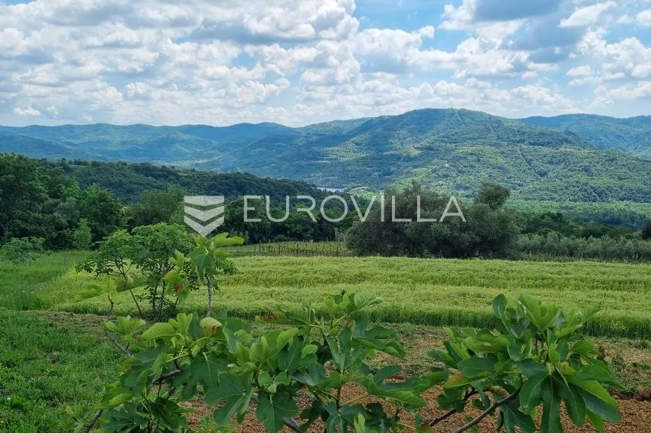 istra, buzet, građevinsko zemljište s pogledom na zelenilo u pravoj oazi mira - slika 13