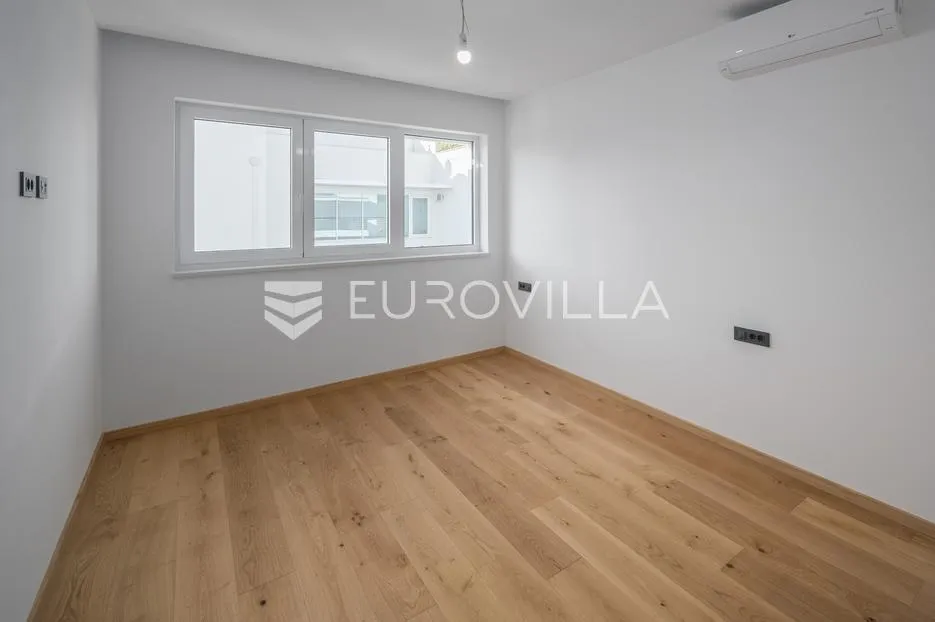 istra, rovinj, stan na dvije etaže, na prvom katu s 4 spavaće sobe, liftom i krovnom terasom - slika 4