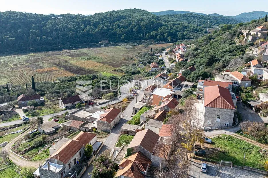 otok korčula, čara, kamena kuća u centru mjesta - slika 3