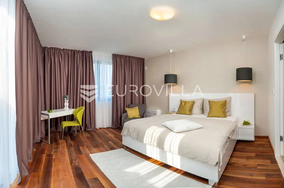 trogir, prekrasna luksuzna vila nadomak mora - slika 21