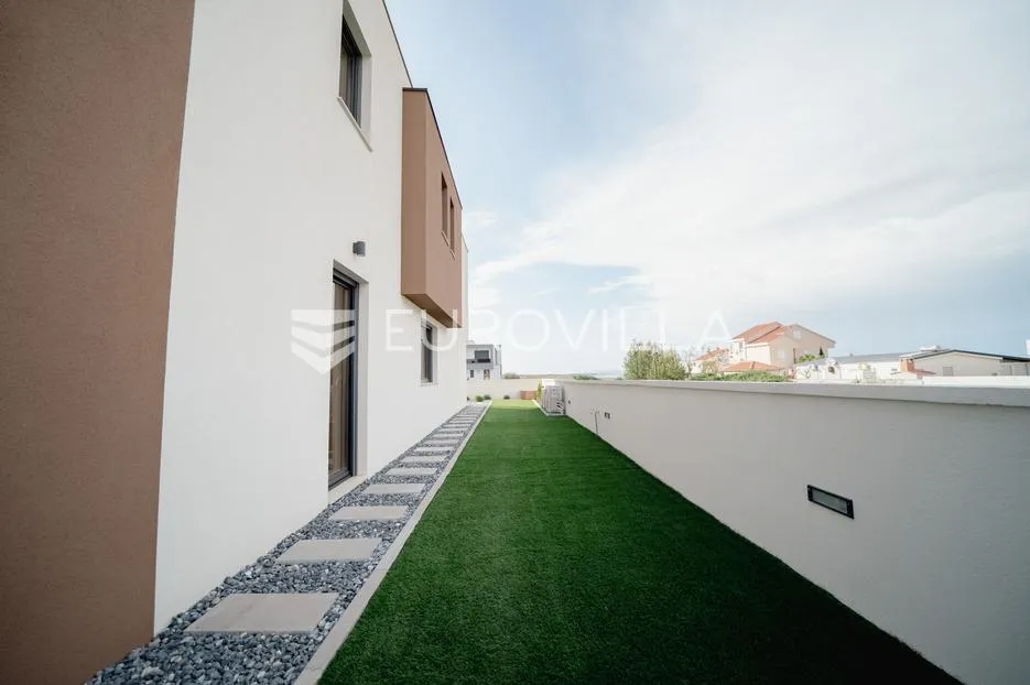 privlaka, sabunike, moderna osunčana vila s predivnim pogledom - slika 26