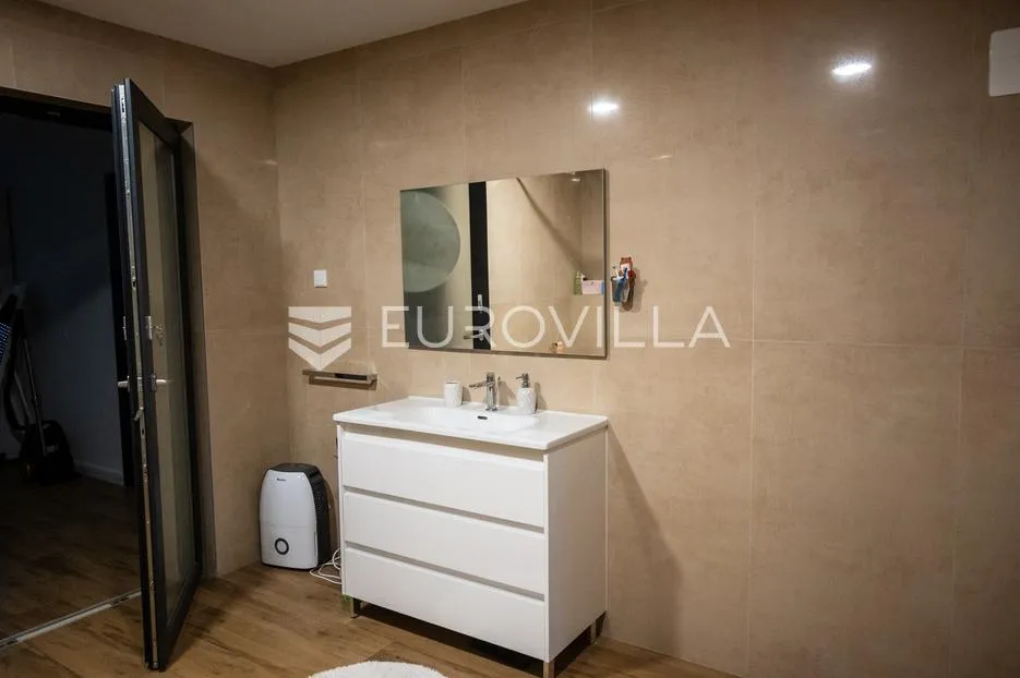 osijek, cvjetno naselje, stan 120 m2, prvi kat s lođom 44 m2 - slika 8