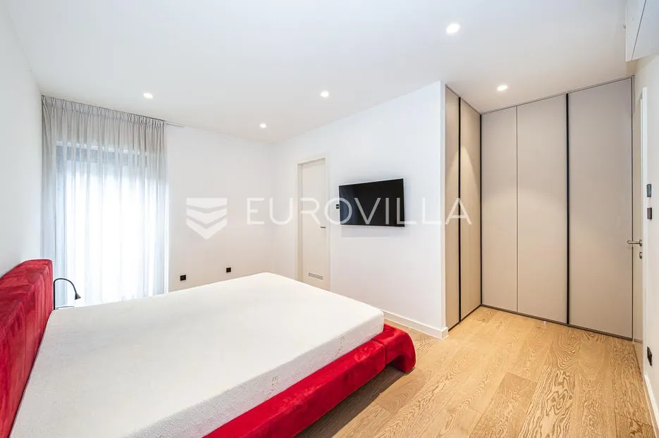 zagreb, donji grad, centar, luksuzan peterosoban stan s loggiom, terasom i vrtom 150 m² - slika 11
