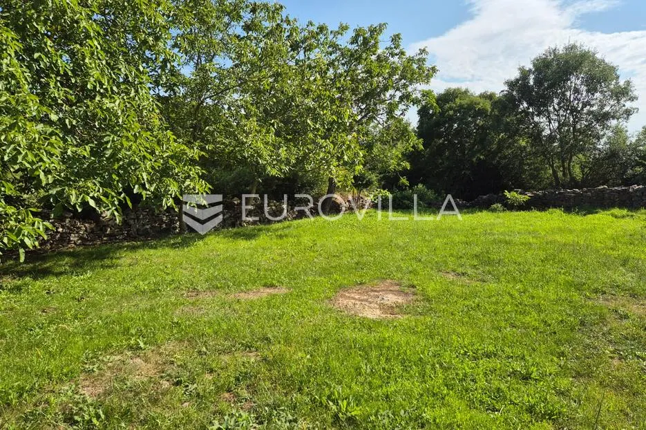 Istra, Dobravci, građevinsko zemljište 1154m2 s dva objekta - Dubravci, Kanfanar