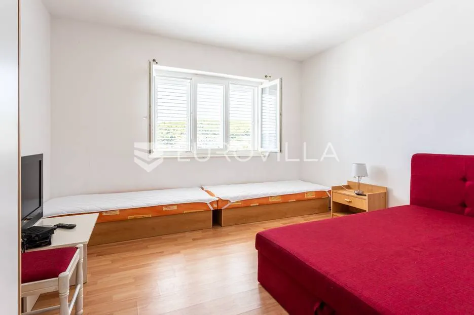 drvenik, makarska rivijera, više apartmanska kuća prvi red do mora - slika 29