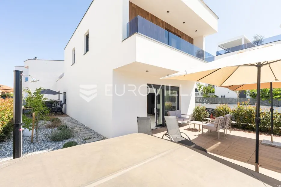 istra, poreč, najam kuće 116 m² s jacuzzijem i vrtom na super lokaciji s pogledom na more - slika 33