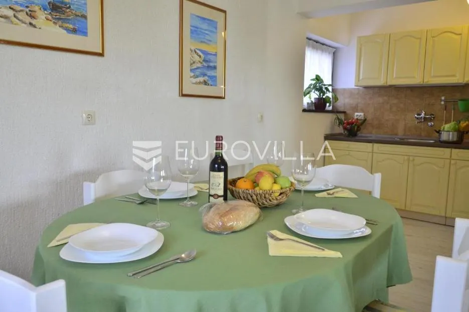 crikvenica, kuća s 8 apartmana i bazenom, 500 m od mora, izvrsna investicija - slika 14