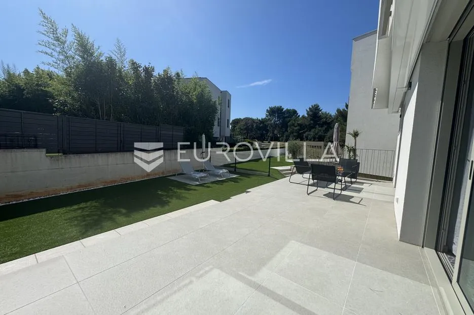 istra, rovinj, moderan stan s dvije spavaće sobe 101 m², vrtom i ograđenim parkirnim mjestom - slika 23