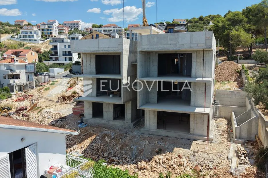 trogir, čiovo, trosoban stan s privatnim bazenom i dva parkirna mjesta - slika 17