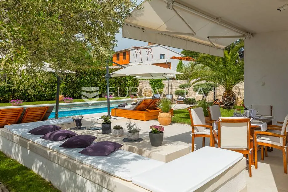 rovinj, rovinjsko selo, prekrasna villa s wellnessom i bazenom, 224 m² - slika 17
