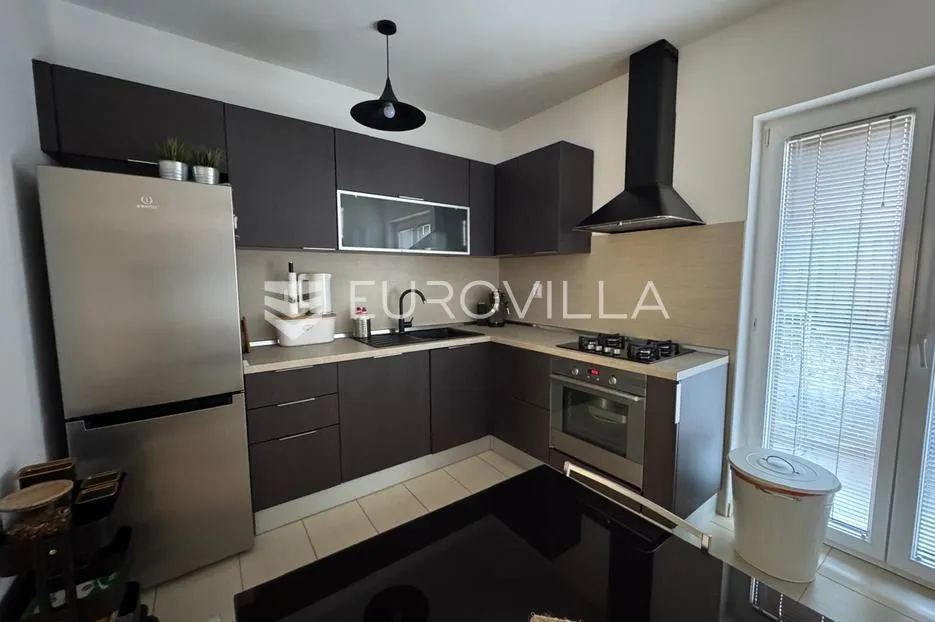 istra, pula, renovirana i namještena kuća nedaleko pulske arene, 93 m², dvorište 63 m² - slika 5
