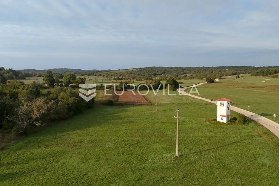 istra, grožnjan, građevinsko zemljište od 7136 m2 - slika 7