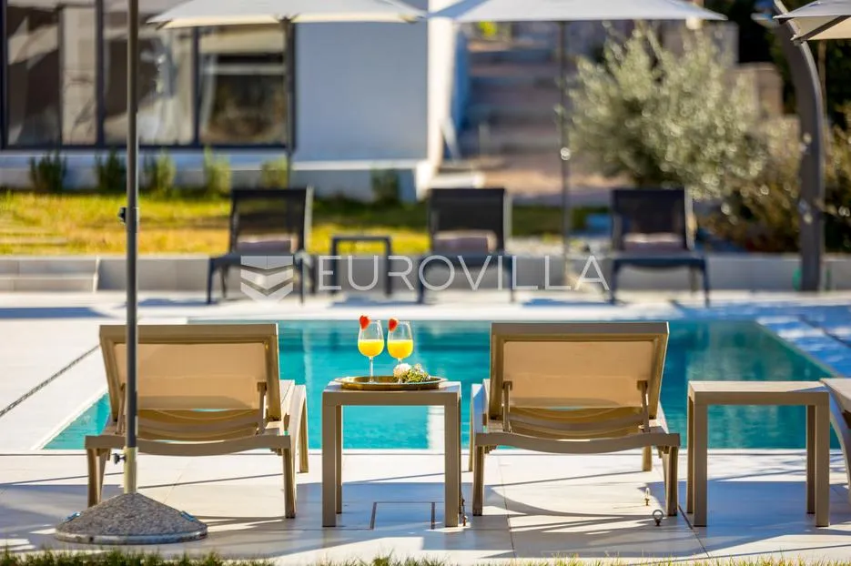 otok krk, malinska, luksuzna vila s dva apartmana u prvom redu do mora - slika 45