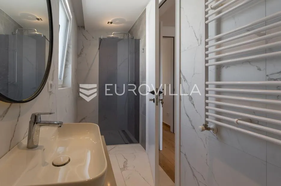 istra, poreč, najam kuće 116 m² s jacuzzijem i vrtom na super lokaciji s pogledom na more - slika 23