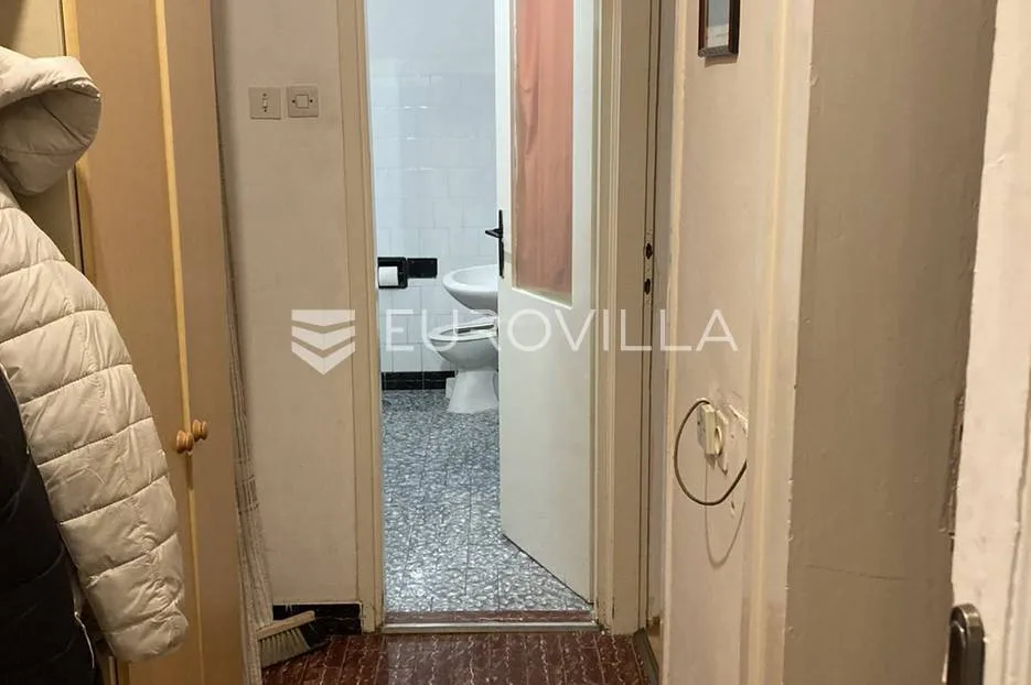 centar rovinja, kuća u nizu, 20 m do rive i mora, ogroman potencijal - slika 6