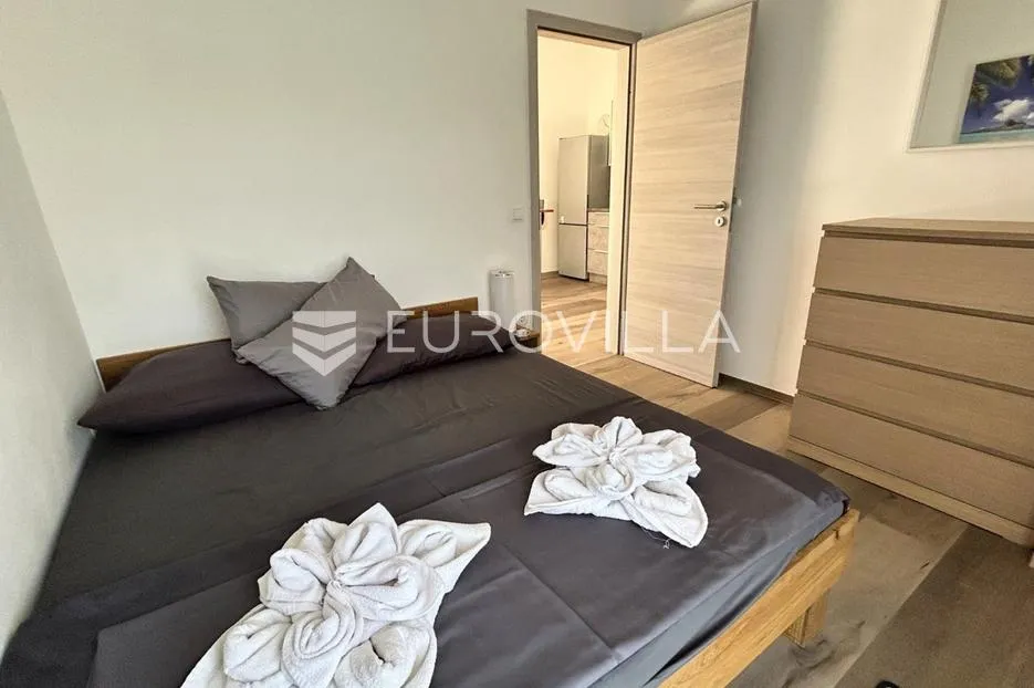 vir, atraktivna apartmanska kuća s 4 stambene jedinice udaljene 150 m od plaže - slika 19