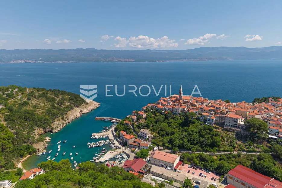 otok krk, vrbnik, moderan stan s pogledom na more, dodatnim studio prostorom i okućnicom - slika 12