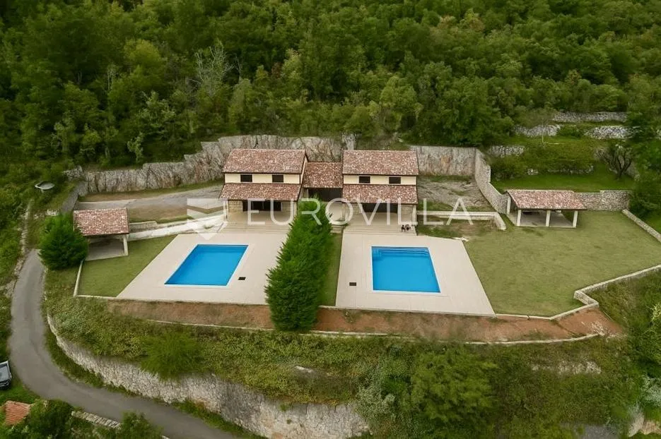 ičići, poljane, dvojna vila s bazenom, panoramskim pogledom i velikom okućnicom - slika 2