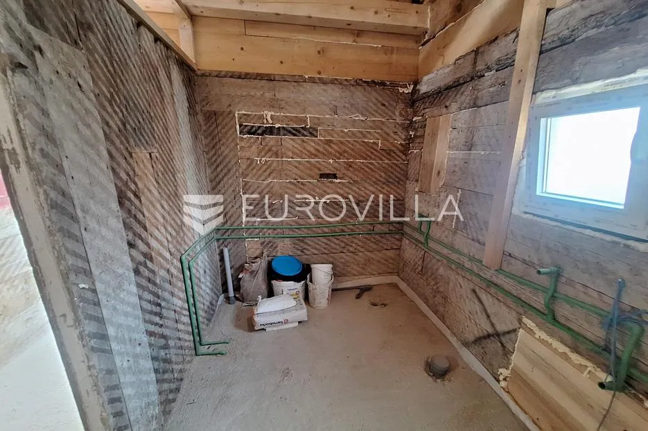 ogulin, kuća 180 m², centar grada, renovirano - slika 4