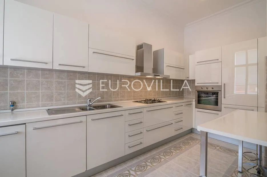 zagreb, centar, zrinjevac luksuzno uređen, reprezentativan četverosoban stan, 160 m² - slika 13