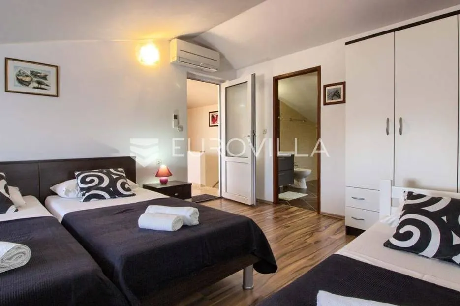 medulin, velika samostojeća kuća 360 m² s bazenom - slika 7