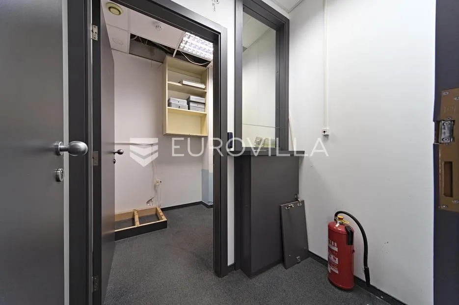 osijek, jug ii, prodaje se prizemni poslovni prostor površine 117 m² - slika 9
