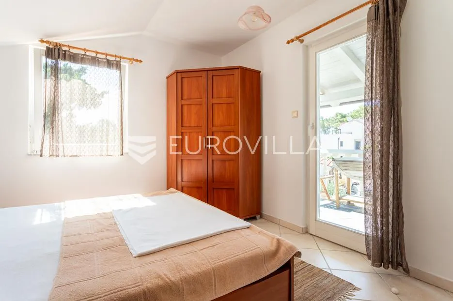 brač, milna, samostojeća kuća s četiri apartmana - slika 5