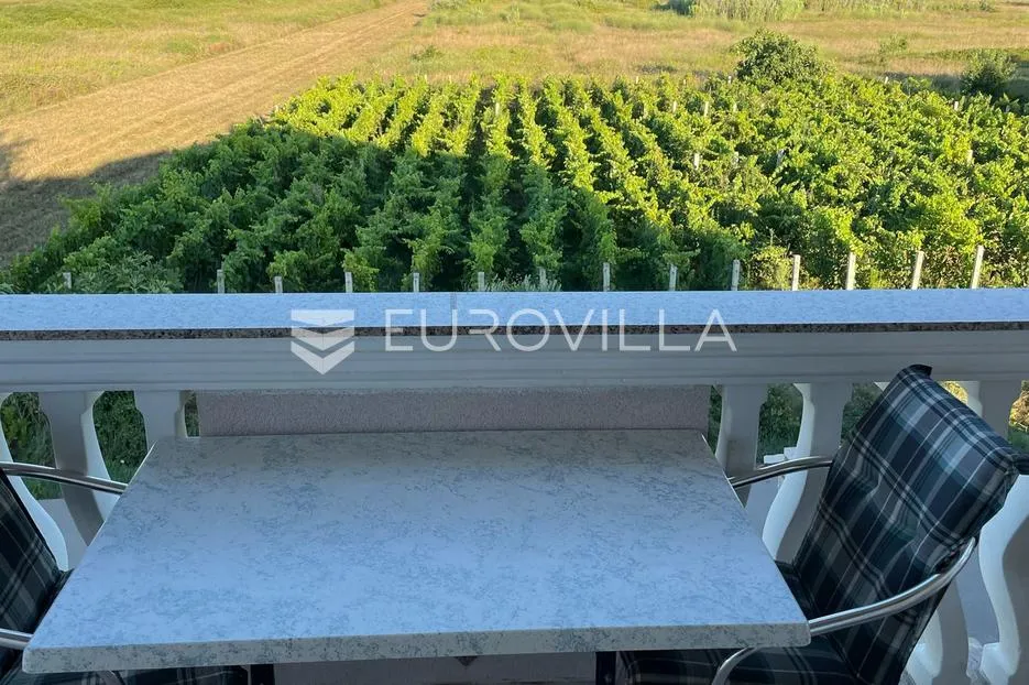 zadar, vrsi, lijepa kuća s apartmanima i vrtom - slika 16