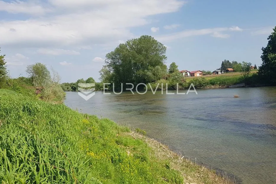Ozalj, građevinsko zemljište 1500 m² uz rijeku Kupu, jedinstvena lokacija - Zajačko Selo, Ozalj