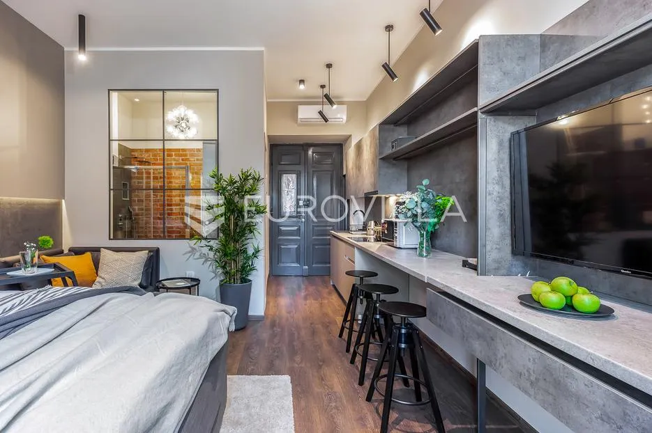 rijeka, centar, novouređen luksuzan stan nkp 78 m2 s tri apartmana - slika 21