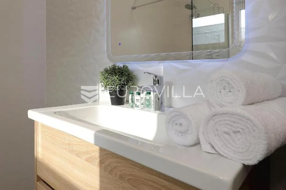 zaton, nin, luksuzna vila s bazenom i jacuzzijem - slika 33