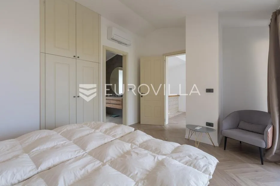 istra, pula, potpuno renovirana austrougarska villa u srcu pule - slika 31