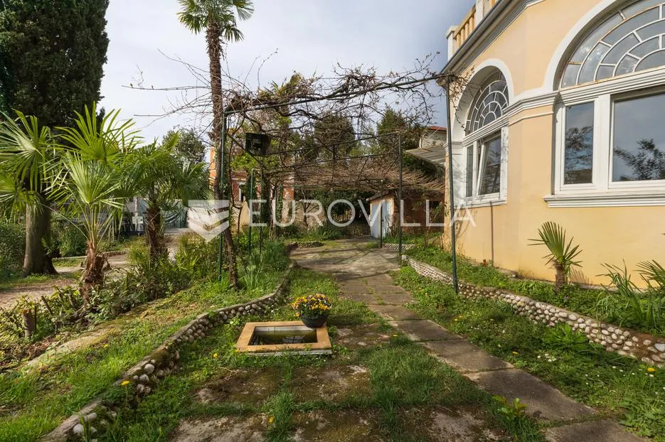 opatija, centar, kompletno renoviran peterosoban stan u austrougarskoj vili 90 m od mora - slika 24