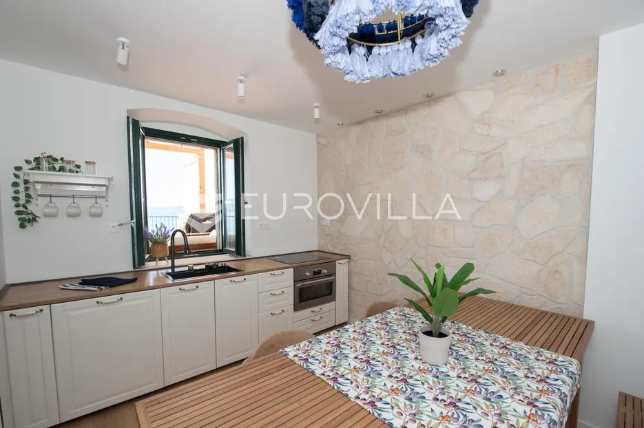 kaštela, kaštel sućurac, predivna kamena kuća uz more - slika 10