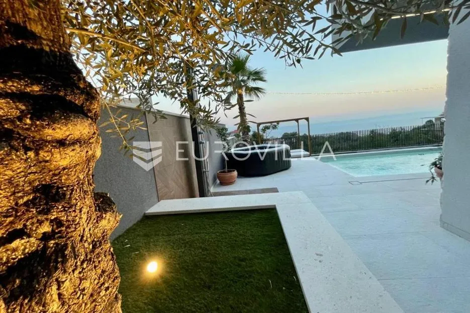 makarska, moderna vila s tri stambene jedinice - slika 10