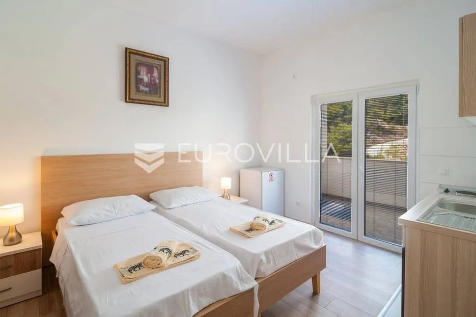 brač-splitska, kuća sa prekrasnim pogledom na uvalu i more - slika 3