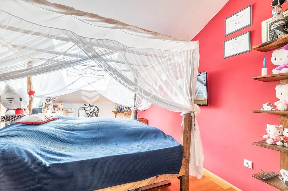zagreb, svetice, simpatičan dvoetažan peterosoban stan 2 garažna parkirna mjesta, 130.56 m² - slika 8