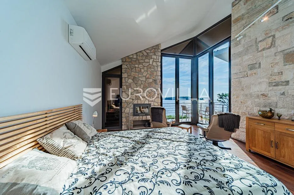 otok korčula, vela luka, villa prvi red uz more - slika 53