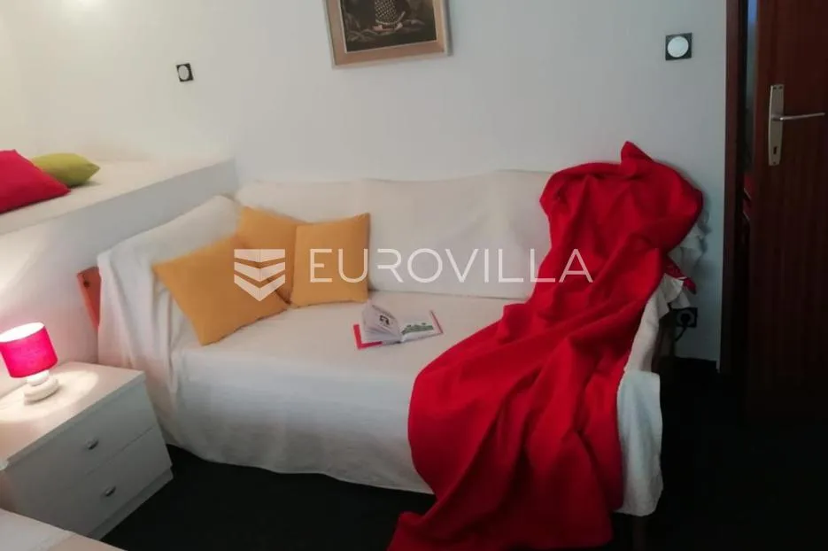 kaprije, prekrasna kuća s apartmanima, 180 m² - slika 25