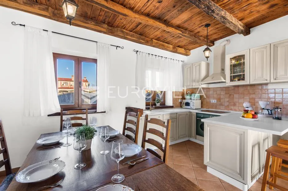 istra, svetvinčenat, prekrasna kamena katnica s bazenom 32 m² i jacuzzijem, 155 m² - slika 17