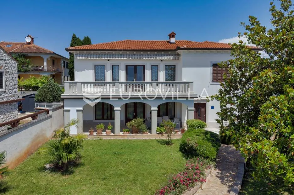 istra, umag - unikatna villa nkp 400 m2 na svega 30 m od mora - slika 54