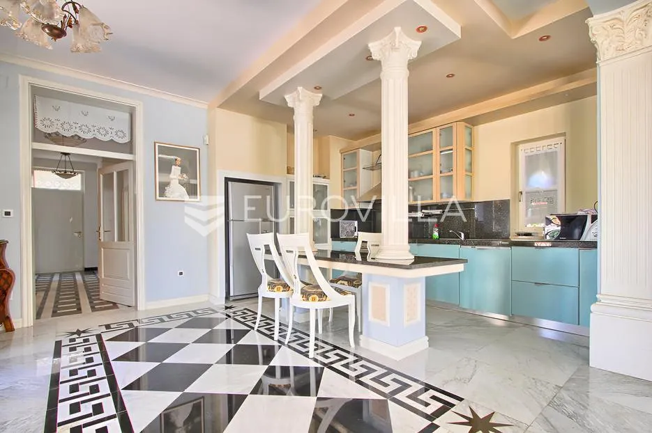 poreč, ekskluzivna vila s 430 m2, atraktivna lokacija - slika 34