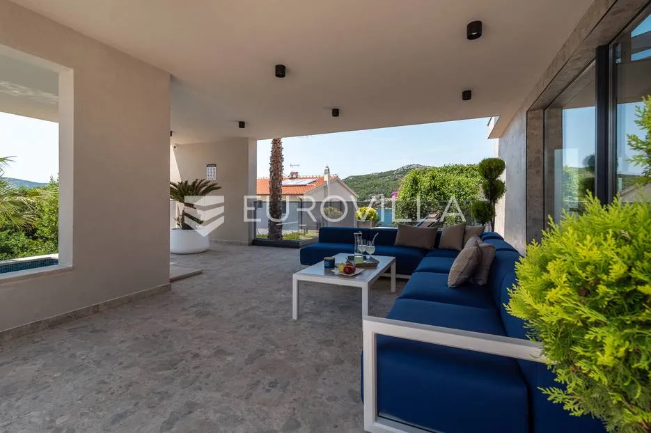 trogir okolica, moderna vila s bazenom blizu mora - slika 22