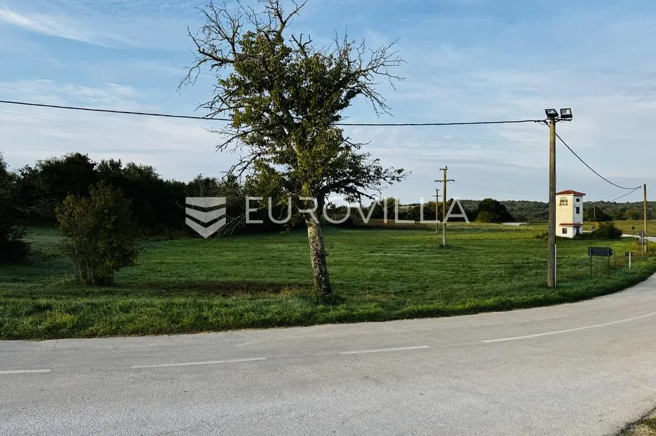 istra, grožnjan, građevinsko zemljište od 7136 m2 - slika 9