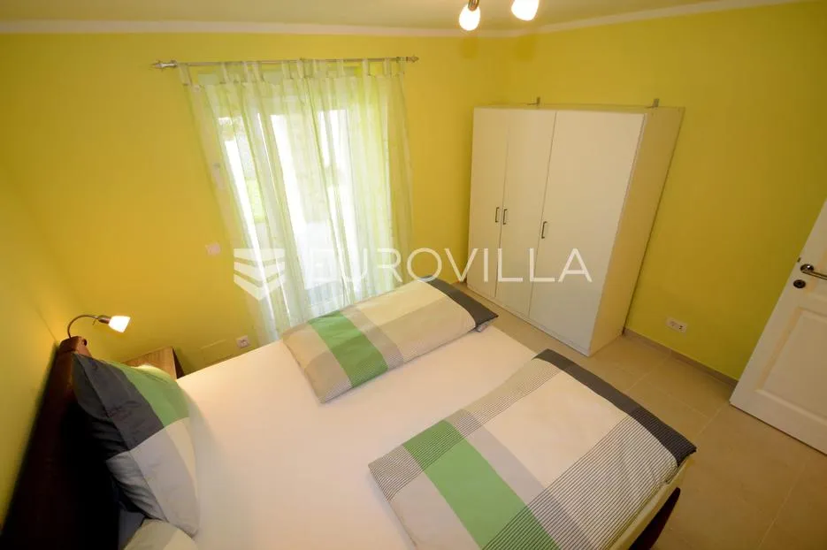 istra, okolica višnjana, apartmanska kuća 500 m² s bazenom i 4 stambene jedinice - slika 18