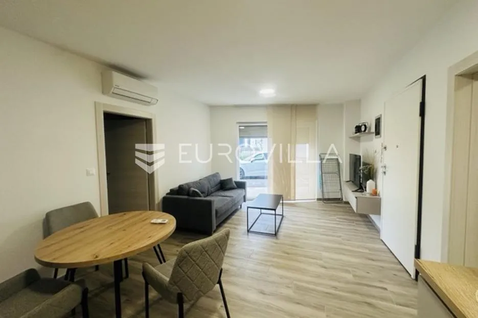 istra, pula, moderan dvosoban stan 52 m², s vrtom, širi centar grada - slika 13