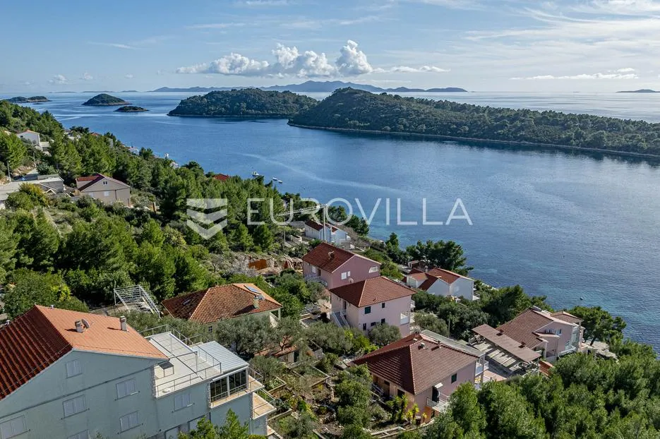 Otok Korčula, Vela Luka, kuća sa 5 apartmana u uvali Karbuni