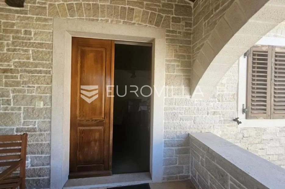 istra, pazin, jedinstveni kompleks 5 luksuznih kamenih kuća s bazenom i prostranom okućnicom - slika 93