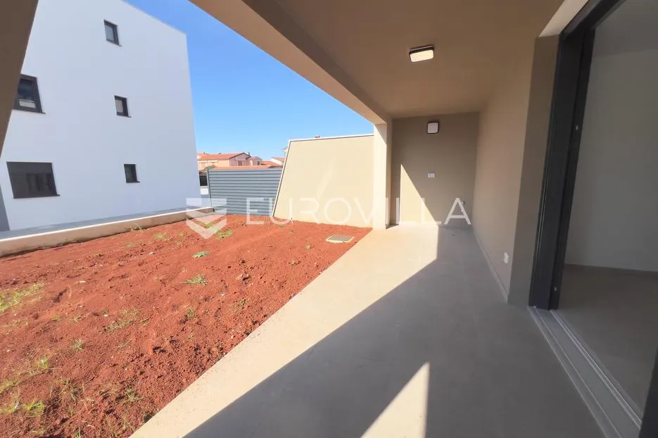 umag, novogradnja, stan u prizemlju, 64.77 m² s vrtom od 157 m² - slika 6