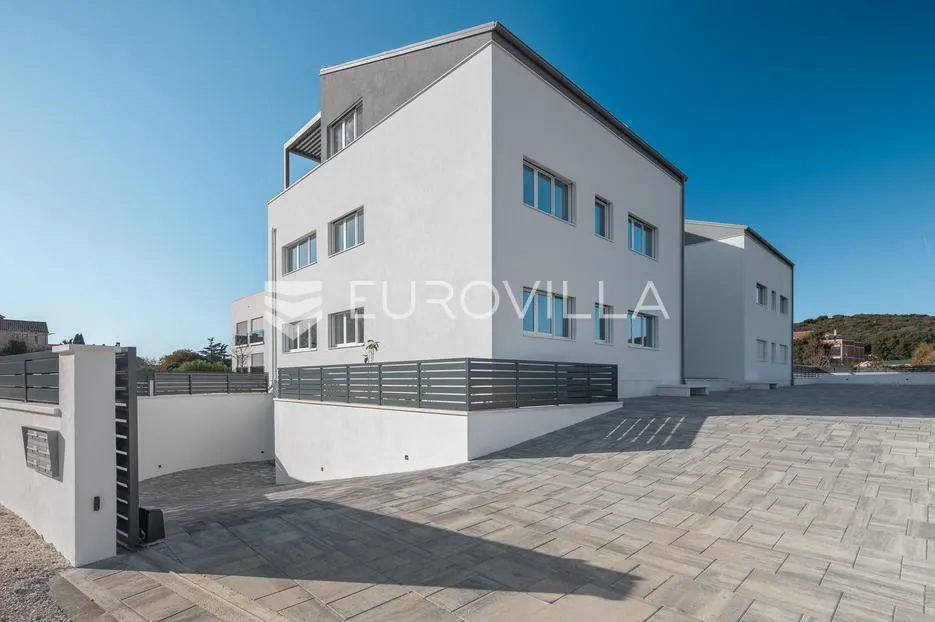 istra, rovinj, stan na dvije etaže, na prvom katu s 4 spavaće sobe, liftom i krovnom terasom - slika 26